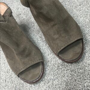 Frye Slingback Peep Toe Taupe Suede Sandals Booties Size 7.5